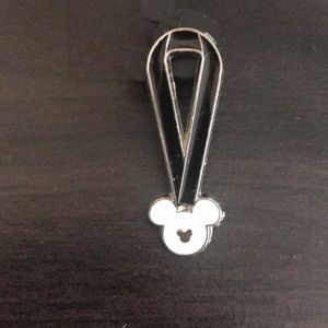 Disney enamel pin Mickey Mouse